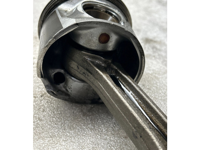 Поршень Volvo XC60