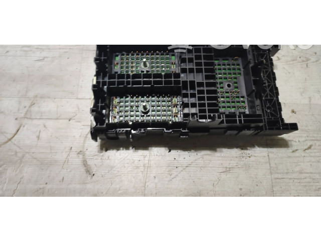 Блок предохранителей Jeep Cherokee