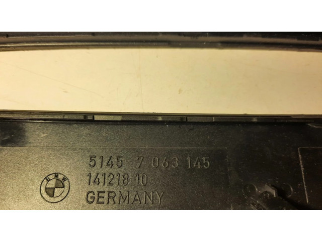 Другая деталь салона