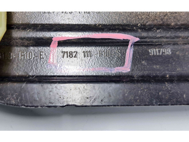 Pojistková skříňka Передний механический механизм для подъема окна    BMW 5 F10 F11 2012