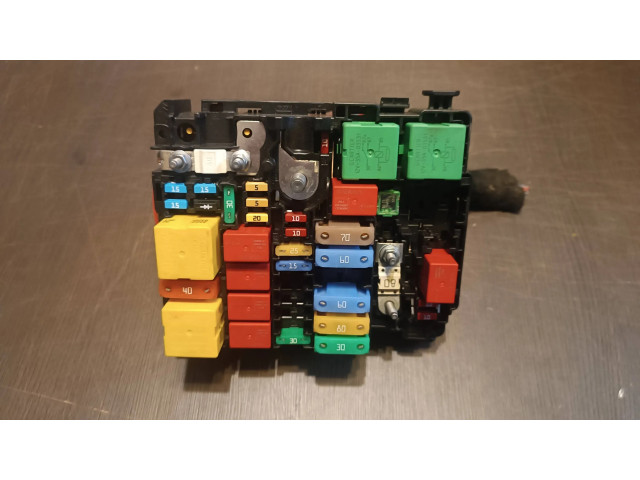 Блок предохранителей 9804846880 Citroen C3 Aircross