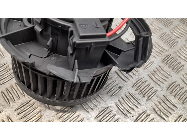 Вентилятор печки 3Q1819021C Audi Q3 F3