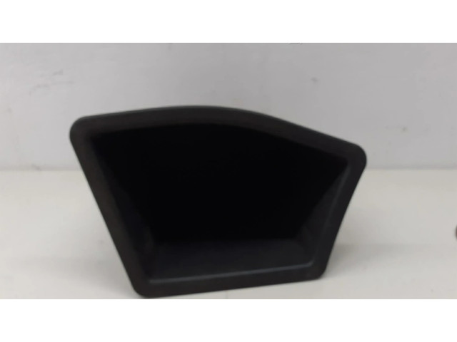 Задняя крышка (багажника)