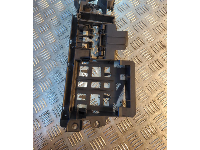   Pojistková skříňka 4E0971845   Audi A8 S8 D3 4E 2007