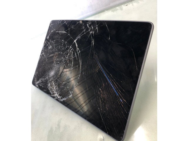 Дисплей 165932800a Tesla Model Y