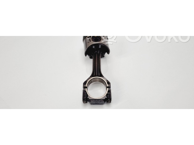  Поршень с шатуном    Volkswagen PASSAT B4  