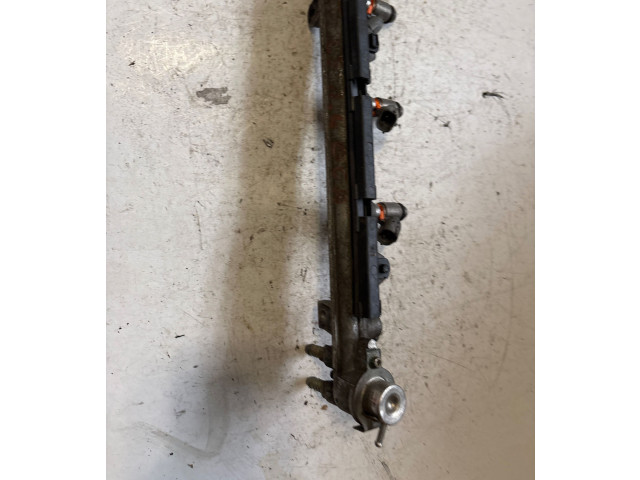 Топливная рампа 036133319   Audi A3 S3 8P   для двигателя BLS