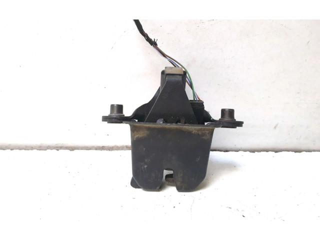 Замок багажника 1Z5827501C    Skoda Octavia Mk2 (1Z) 2004 - 2013 года