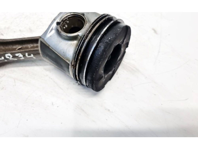  Поршень с шатуном    Skoda Superb B5 (3U)  