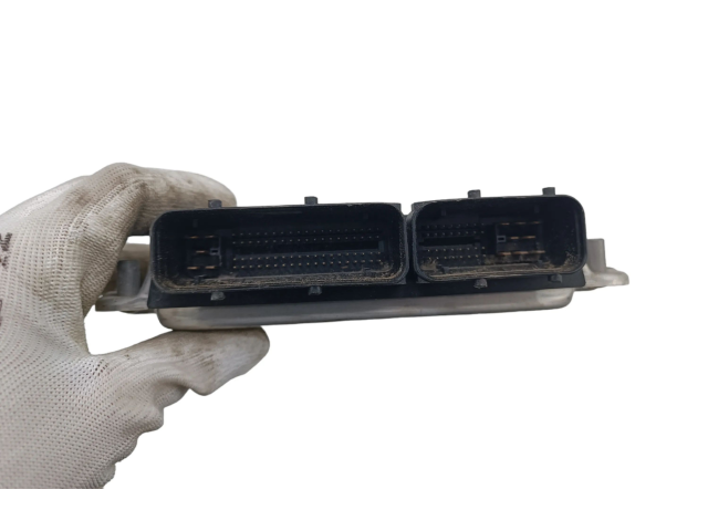 Řídící jednotka 038906019GL, 0281010944   Volkswagen PASSAT B5 2000