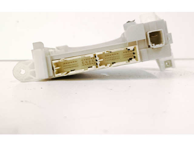 Pojistková skříňka 8273047441, 27150W Toyota Prius+ (ZVW40) 2013