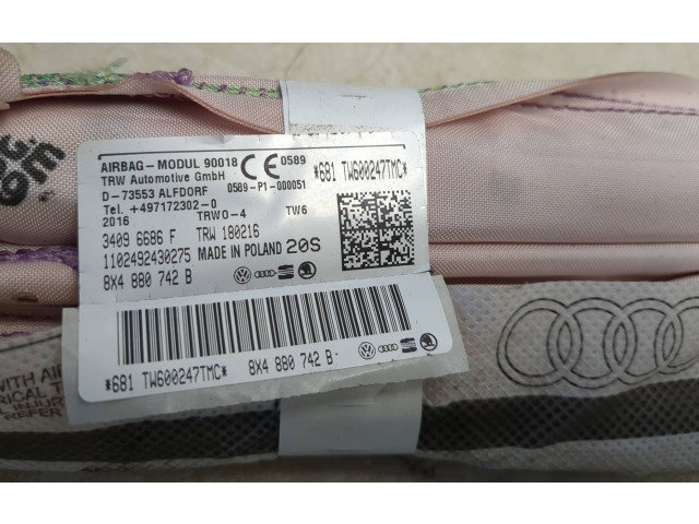 Боковая подушка безопасности 8X4880742B, 1102492430275 Audi A1
