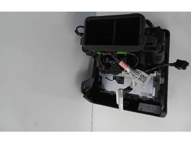 Дисплей    P1740220c   Tesla Model 3