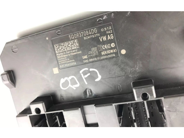 Блок комфорта 5Q0937084DG Audi Q3 F3