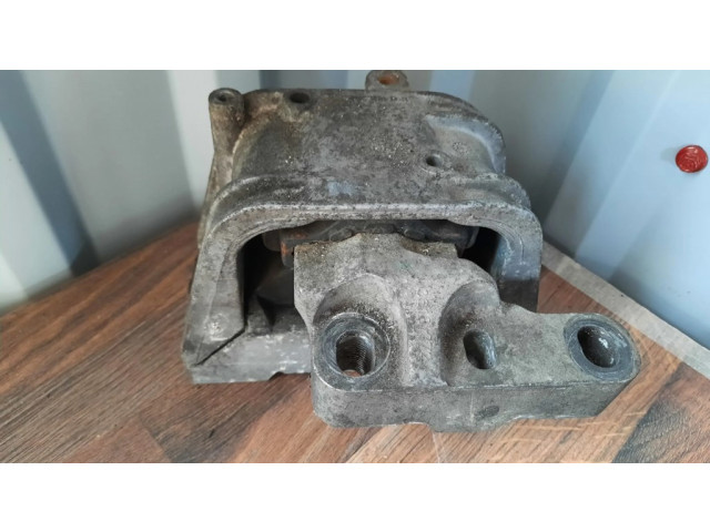 Кронштейн крепления двигателя