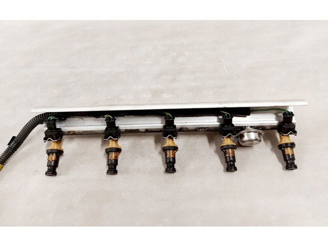 Топливная рампа 9186836   Volvo S80  