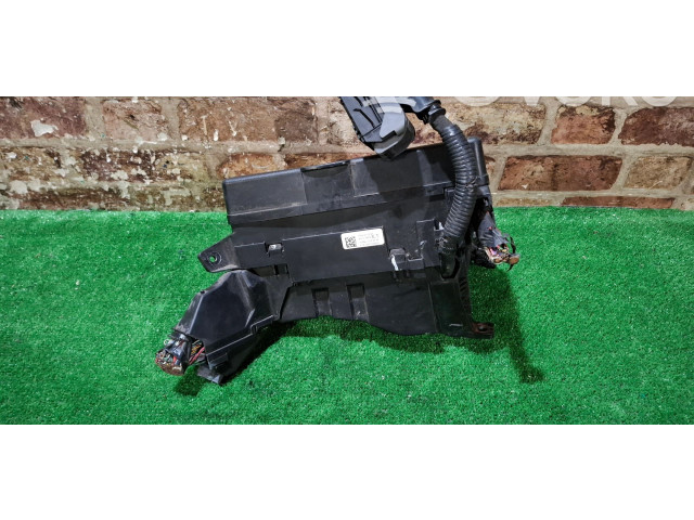 Pojistková skříňka Toyota Avensis T270 2015