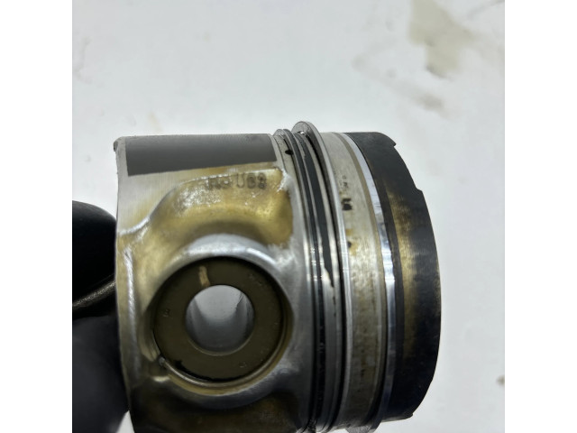 Píst Toyota Avensis T250 pro naftový motor 2.2 2AD