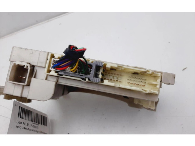 Pojistková skříňka 8273047510 Toyota Prius (XW30) 2012