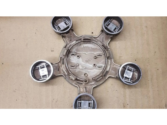 Заводская крышка (крышки) от центрального отверстия колеса