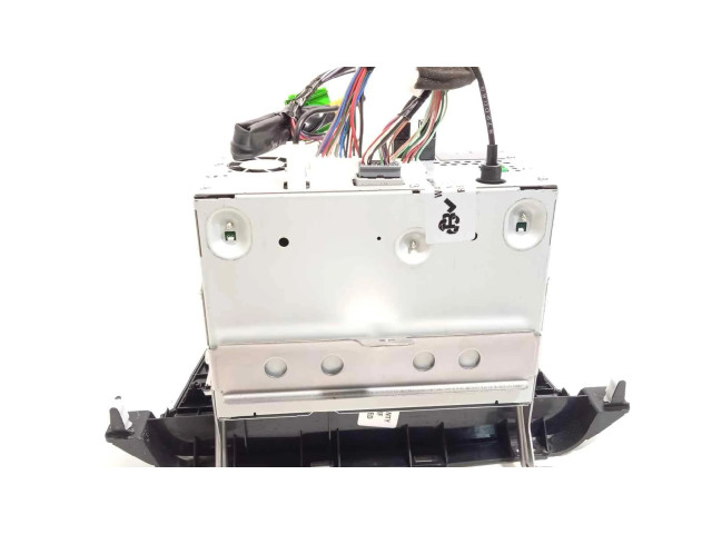 Радио/ проигрыватель CD/DVD / навигация