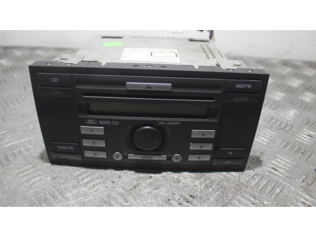 Радио/ проигрыватель CD/DVD / навигация