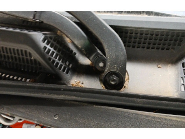 Моторчик дворников Dacia Spring