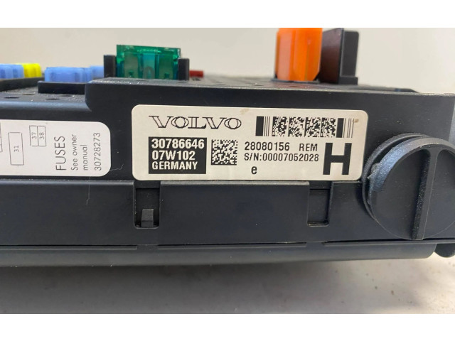 Блок предохранителей 30786646, 07W102 Volvo S60