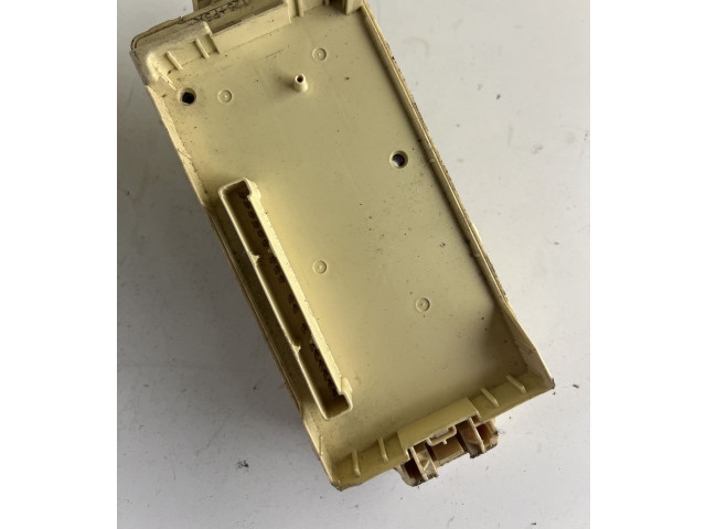 Pojistková skříňka Mitsubishi Pajero 2003