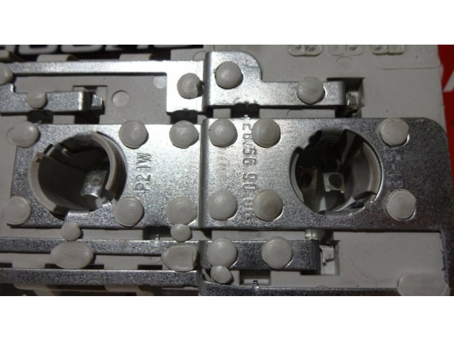 Держатель крышки лампы заднего фонаря