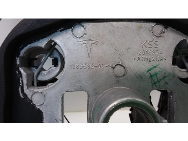 Руль Tesla Model 3 2017- года 110532400H, 108568200B