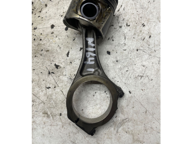 Поршень с шатуном V9X 912389, 120060082 Nissan Navara D40