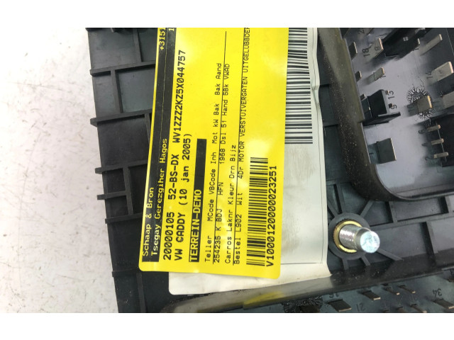 Блок предохранителей  1K0937125A   Volkswagen Caddy    