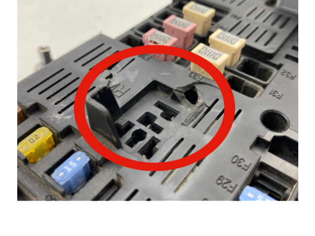 Блок предохранителей 32322427 Volvo V90 Cross Country