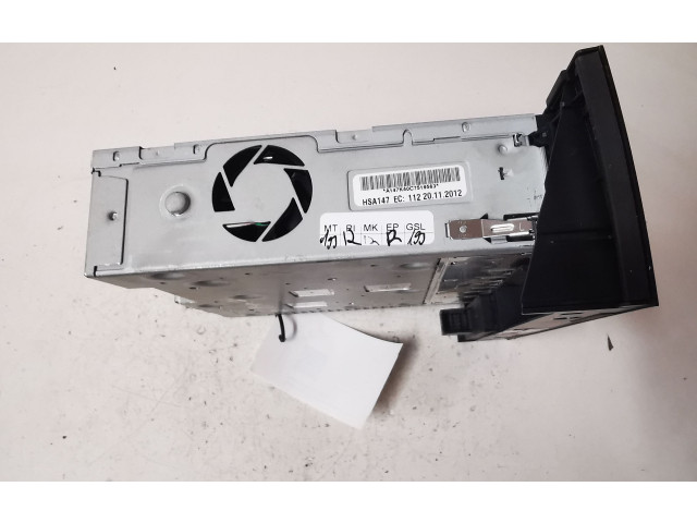 Радио/ проигрыватель CD/DVD / навигация