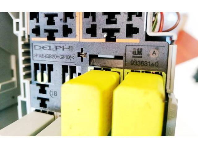 Блок предохранителей 93363140, 93363140 Opel Meriva A