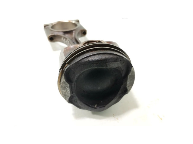 Píst    Ford Focus C-MAX  pro benzínový motor 1.6  1.6 EcoBoost