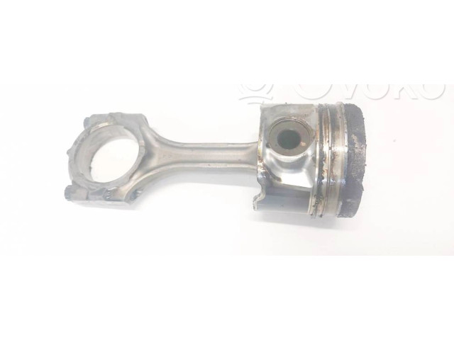 Píst Volkswagen PASSAT B5.5