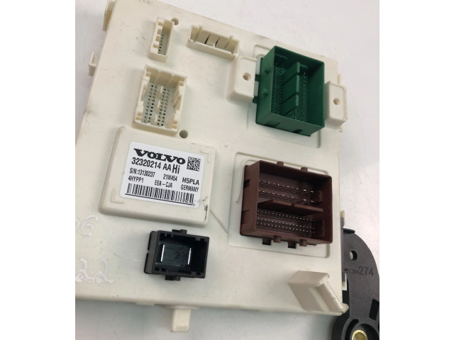 Блок предохранителей 32320214AA Volvo XC40