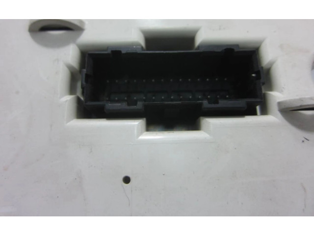 Панель приборов 88311188   Volkswagen Golf III       