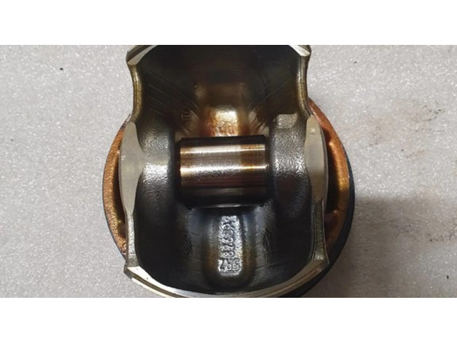 Píst 8637807 BMW 5 G30 G31 pro benzínový motor 3.0