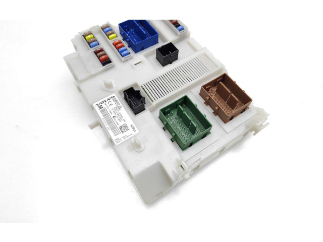 Блок предохранителей 31384931, 31384931AB Volvo S60