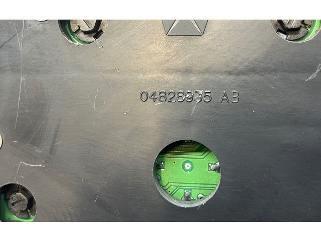 Панель приборов 04828935AB, 573AE   Jeep Liberty       
