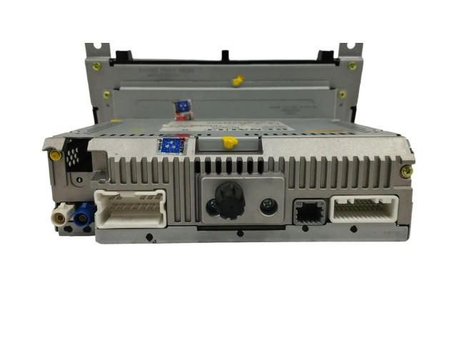 Радио/ проигрыватель CD/DVD / навигация