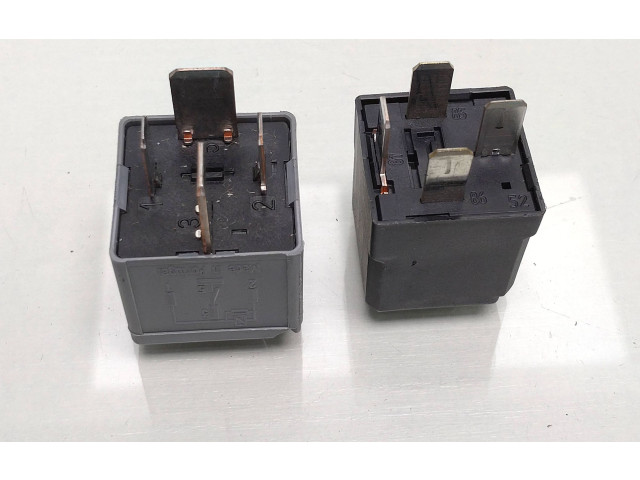 Блок предохранителей  13800159, 31300189   Volvo V70    