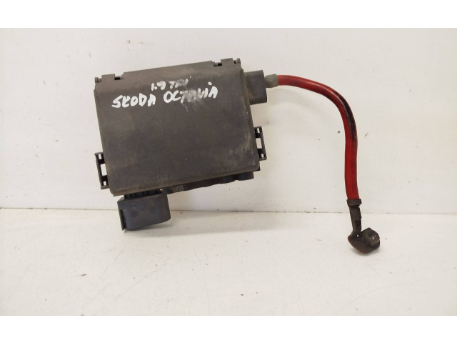 Блок предохранителей  1J0937550A   Skoda Octavia Mk1 (1U)    