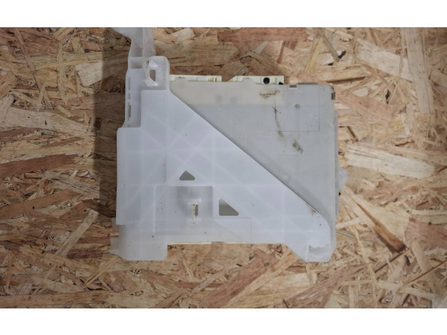 Pojistková skříňka Řídící jednotka BSM 8273076030 Lexus CT 200H 2017