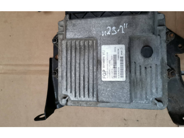 Блок управления двигателя 55194018, 7160006204   Opel Combo C