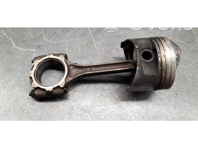 Поршень Mitsubishi Space Wagon