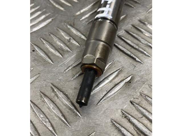 Форсунка 05L130277N    Audi A6 S6 C4 4A   